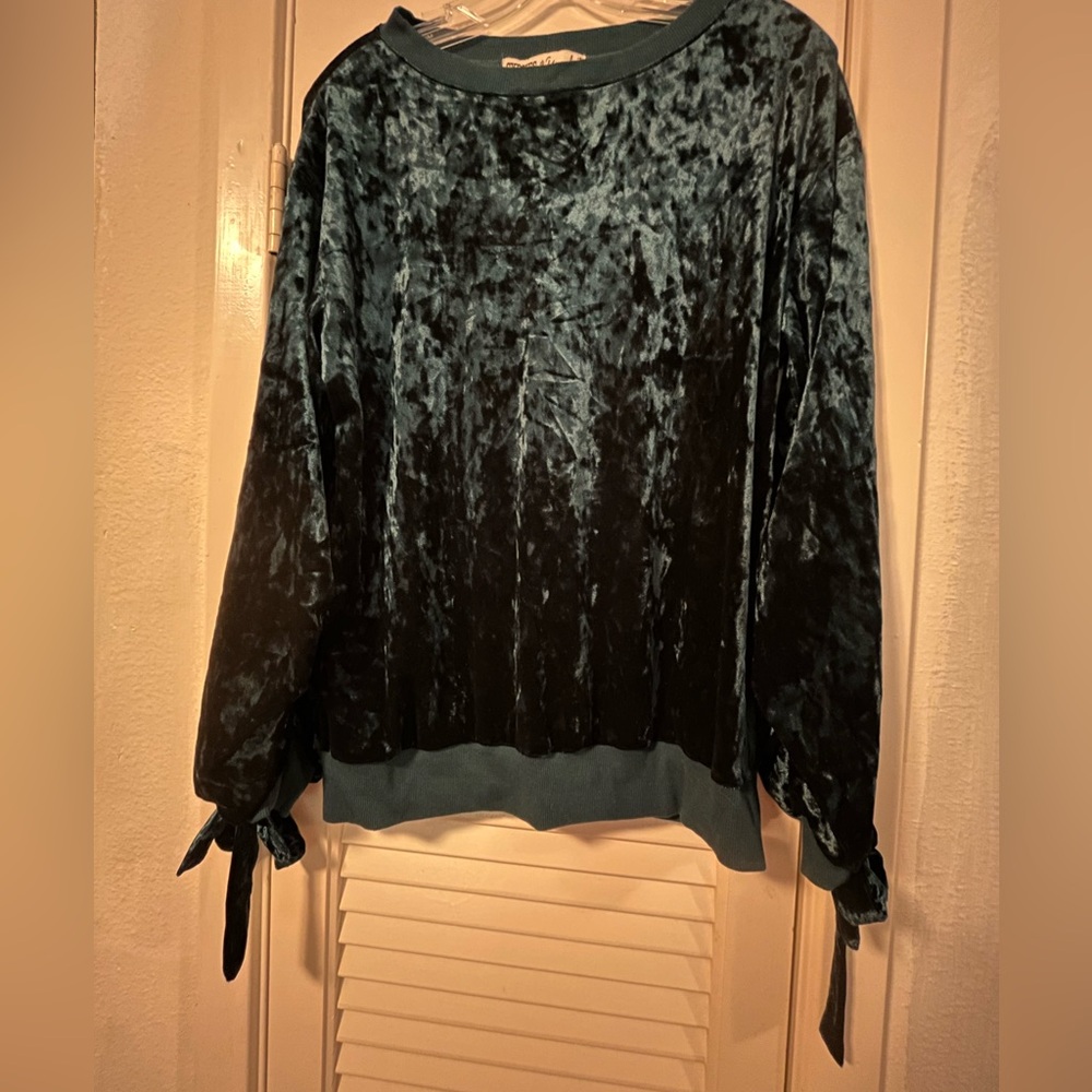 Gypsies and Moondust Crushed Emerald green Shrt with fancy sleeves